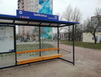 zniszczona wiata 13 marca 2023