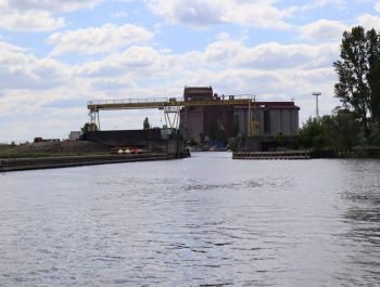 molo-wzgorze-tumskie-plock-teatr-bulwary-wisla-rejs-wybrzeze-rzeka-radziwie-port-brama-portowa-1170×780-1 odkryj